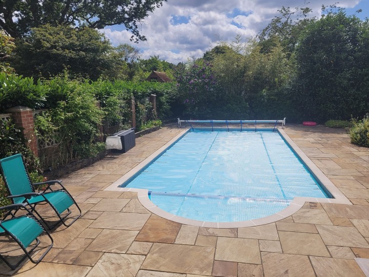 8 Bedroom House In Farnborough